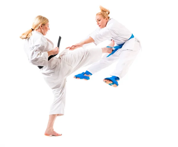 Niedliche blonde Mädchen Karate-Training — Stockfoto