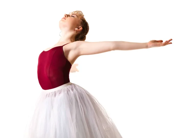 Jeune belle ballerine en tutu blanc et pointes chaussures faisant la pose de danse — Photo