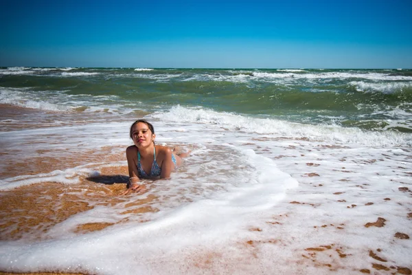 Pleased pretty little girl enjoys warm sea water — 스톡 사진