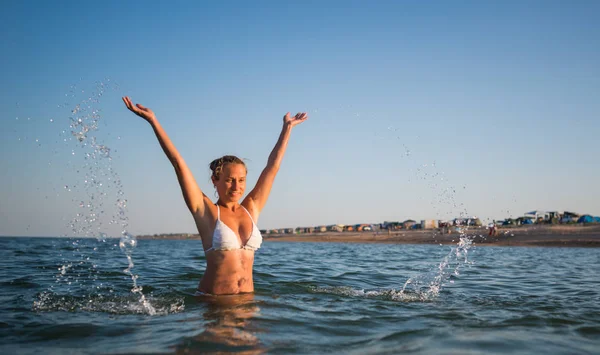 Beautiful cheerful young woman bathes — 스톡 사진