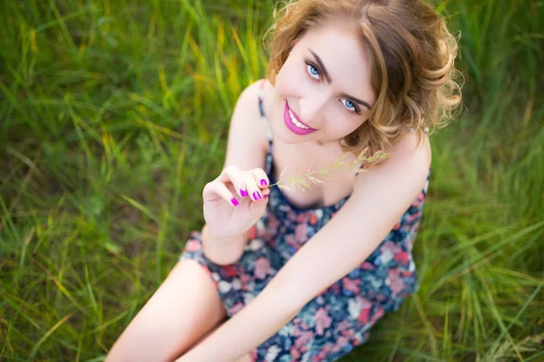 Beautiful positive young woman in a green dress — 스톡 사진