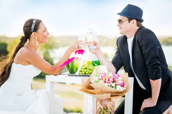 Side view of charming young couple bride and groom — 스톡 사진