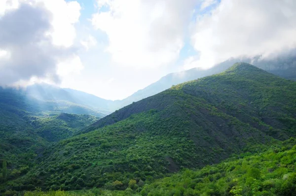 Las cordilleras forestales montañosas, la serie de paisajes, la Crimea, Ucrania . —  Fotos de Stock