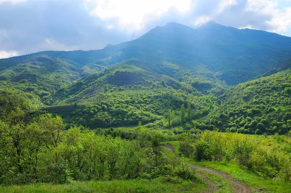 Las cordilleras forestales montañosas, la serie de paisajes, la Crimea, Ucrania . —  Fotos de Stock