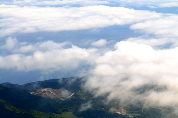 Vista de los acantilados desde la cima de la montaña —  Fotos de Stock