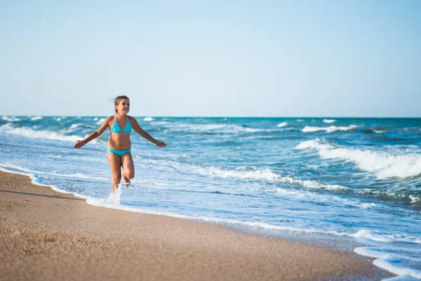 Joyful little girl enjoys a beach day — 스톡 사진