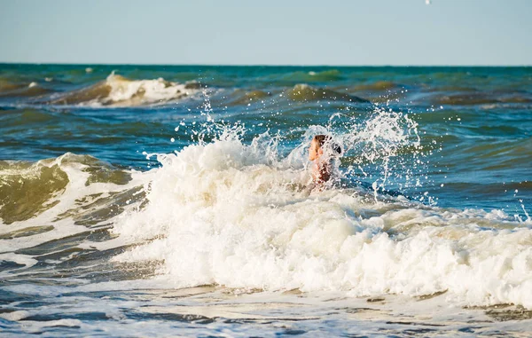 Happy emotional little girl bathes in sea waves — Stock Photo, Image