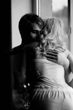 Romantik, mutlu, beyaz bir çift.