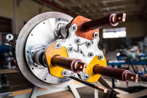 Grote industriële apparatuur verwarmingsbuis — Stockfoto