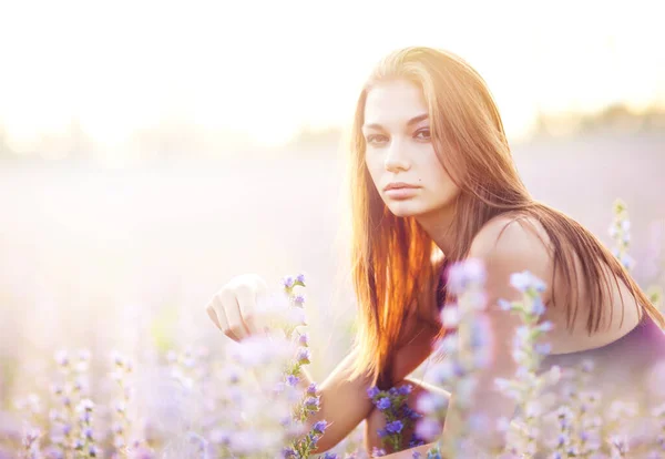 Photo of woman on background of flower field — Stock Photo, Image