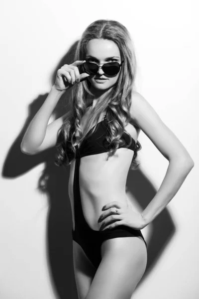 Black and white photo of girl in swimsuit — Stock Photo, Image