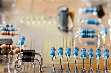 Mikro devresi olan elektronik devre kartı kapat