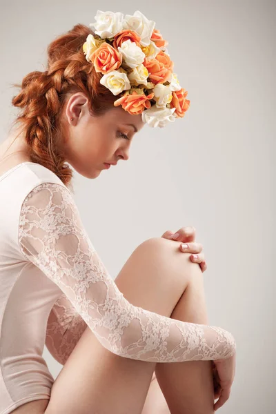 Attractive girl posing against white background. — Stock Photo, Image