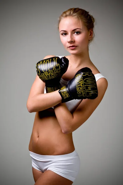 Słodkie biały szczupły dziewczyna bokser w biały bielizna — Zdjęcie stockowe