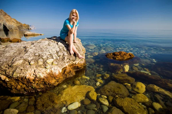 Ung avslappnad kaukasiska kvinna — Stockfoto