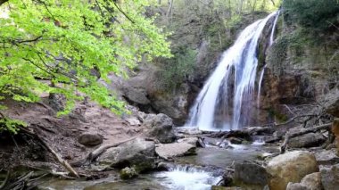Dağ Şelalesi, kaynak akan su