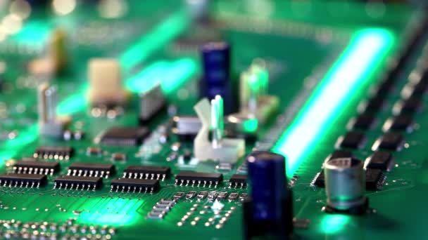 Relais de commutation et LED sur la carte correspondante. Gros plan .