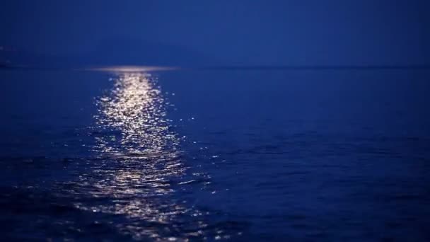 Luna Llena Pista Lunar Mar Nocturno — Vídeos de Stock