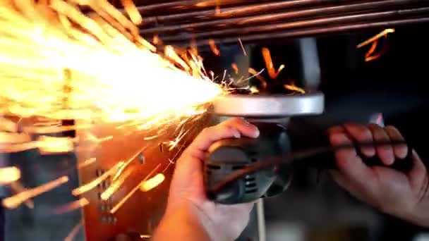 Sparks Industrial Grinder Fall Bounce Terenie Warsztatu — Wideo stockowe