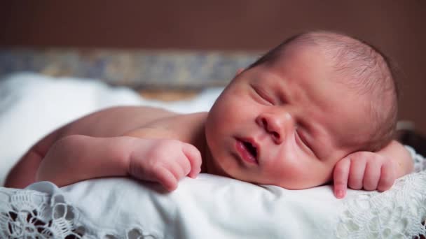 Close Πορτρέτο Του Ένα Όμορφο Μωρό Ύπνου Στην Εκλεκτής Ποιότητας — Αρχείο Βίντεο