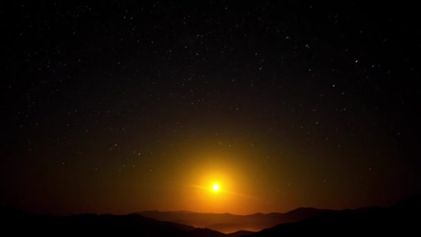 Estrelas Lua Ascensão Movimento Lapso Tempo Nas Montanhas Carpatian Zeitraffer — Vídeo de Stock