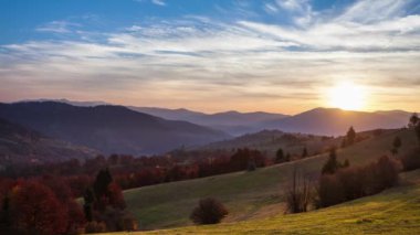 Carpatian dağlarında kış süresinin dolması, 4k zaman dilimi, Hd 'ye indirgenmesi, Nikon D800 kamerasında çekilmesi..