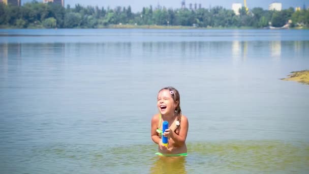 Activiteiten Het Zwembad Spelende Kinderen Het Water — Stockvideo