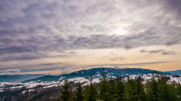 Vinter Karpatiska Bergen Vackert Gryningslandskap Med Fågelperspektiv Uhd — Stockvideo