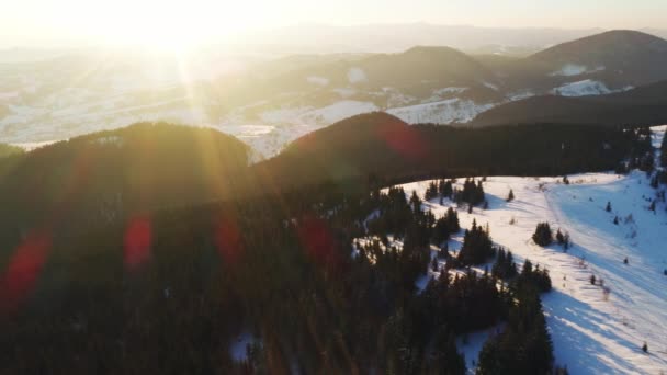 Zima Karpatských Horách Krásná Krajina Západu Slunce Pohledem Ptačí Perspektivy — Stock video