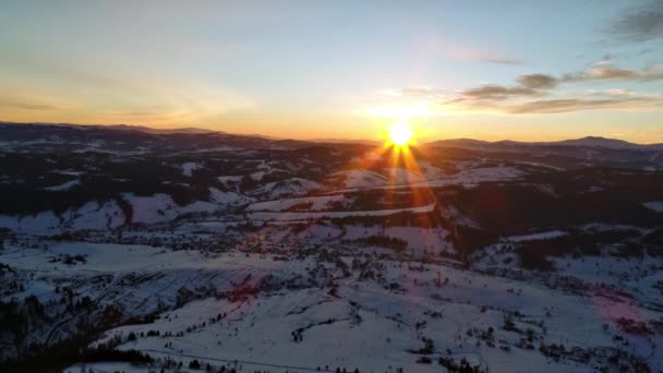 Zima Karpatských Horách Krásná Krajina Západu Slunce Pohledem Ptačí Perspektivy — Stock video