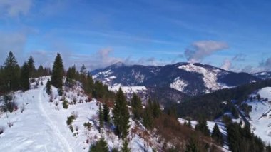 Kış Karpatları doğası, gerçek zamanlı hava manzarası, Uhd 4k