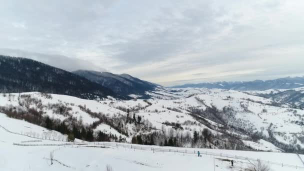 Piccolo Villaggio Nelle Montagne Invernali Presa Con Macchina Fotografica Del — Video Stock