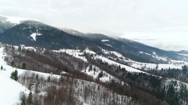 Létat Přes Zimu Karpatské Hory Krásná Krajina Pohledem Ptačí Perspektivy — Stock video