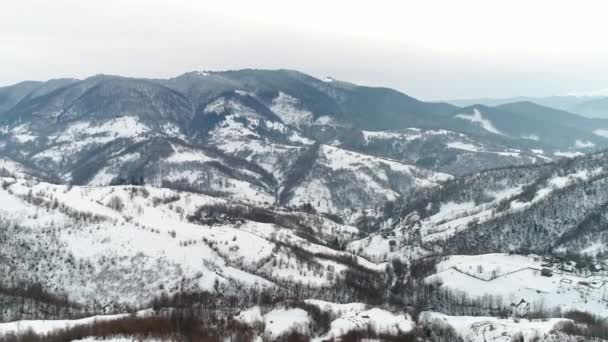 Pequena Aldeia Nas Montanhas Inverno Tomado Com Câmera Drone — Vídeo de Stock