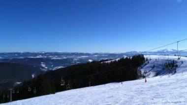 Carpatian dağlar, kışın kayak resort yatay, bir kuş bakışı, Uhd 4k