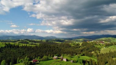 Carpatian 'daki Dağ Köyü Manzarası