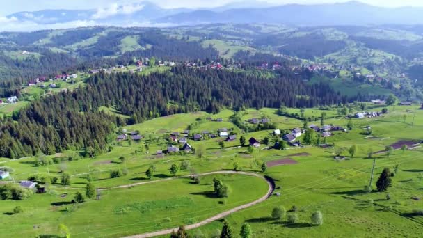 Bergdörfliche Landschaft Der Karpaten — Stockvideo
