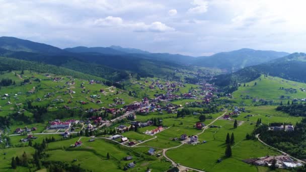 Vista Aérea Aldeia Yablunytsia Montanhas Carpatian Paisagem Com Uma Vista — Vídeo de Stock