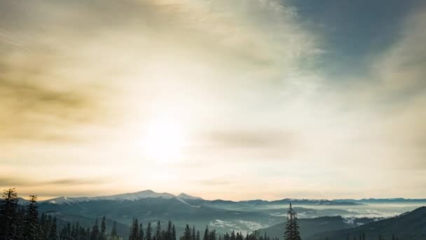 Piękny Górski Słoneczny Poranek Góra Pod Niebem — Wideo stockowe