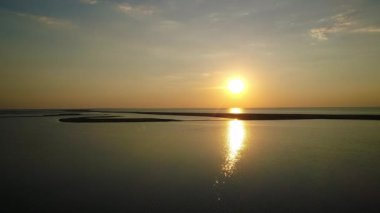 Sivash Gölü 'ndeki sıra dışı adalar, üst manzara, insansız hava aracı kamerası.