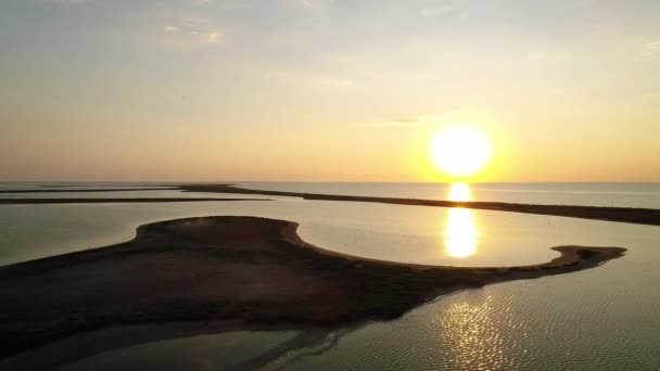 Ongebruikelijke Eilanden Aan Het Meer Van Sivash Bovenaanzicht Drone Camera — Stockvideo