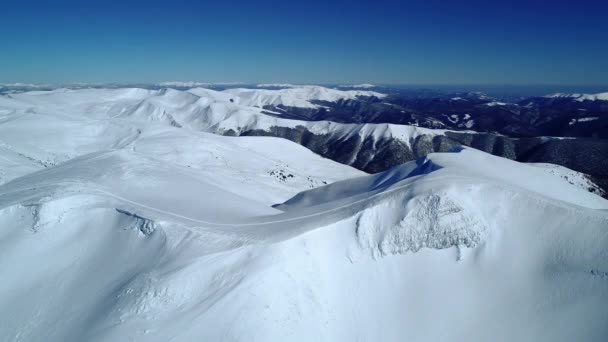 Affascinante Vista Sui Maestosi Cumuli Neve Situati Montagna Una Giornata — Video Stock