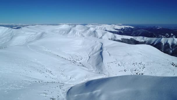 Zauberhafter Blick Auf Die Majestätischen Schneeverwehungen Den Bergen Einem Sonnigen — Stockvideo