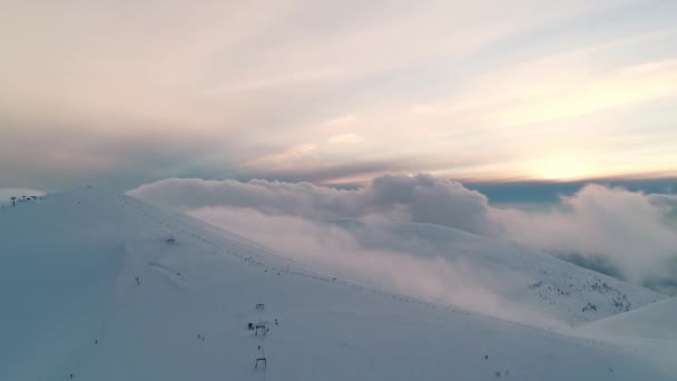 Invierno Volar Sobre Las Montañas Luz Del Sol Noche — Vídeo de stock