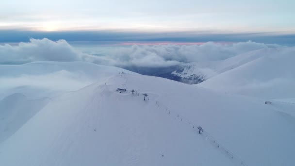 Winterland Latać Nad Górami Wieczornym Słońcu — Wideo stockowe