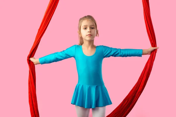 Menina Encantadora Terno Ginástica Azul Preparado Para Desempenho Com Uma — Fotografia de Stock