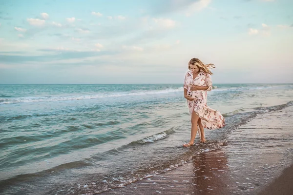 Belle Jeune Femme Enceinte Heureuse Dans Une Robe Légère Été — Photo