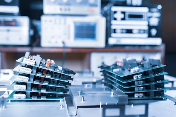 Mikrochips Werden Bei Der Herstellung Supermoderner Leistungsstarker Computergeräte Für Eine — Stockfoto