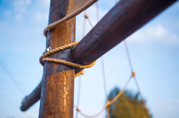 Großaufnahme Ist Ein Hölzerner Knoten Der Mit Einem Seil Mast — Stockfoto
