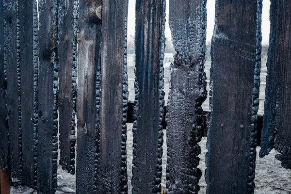 Égett Kerítésdeszkák Egy Magánházban Történt Tűz Után Tűz Gondatlan Meggondolatlan — Stock Fotó
